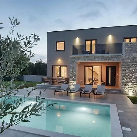 Lobe Villa Pula